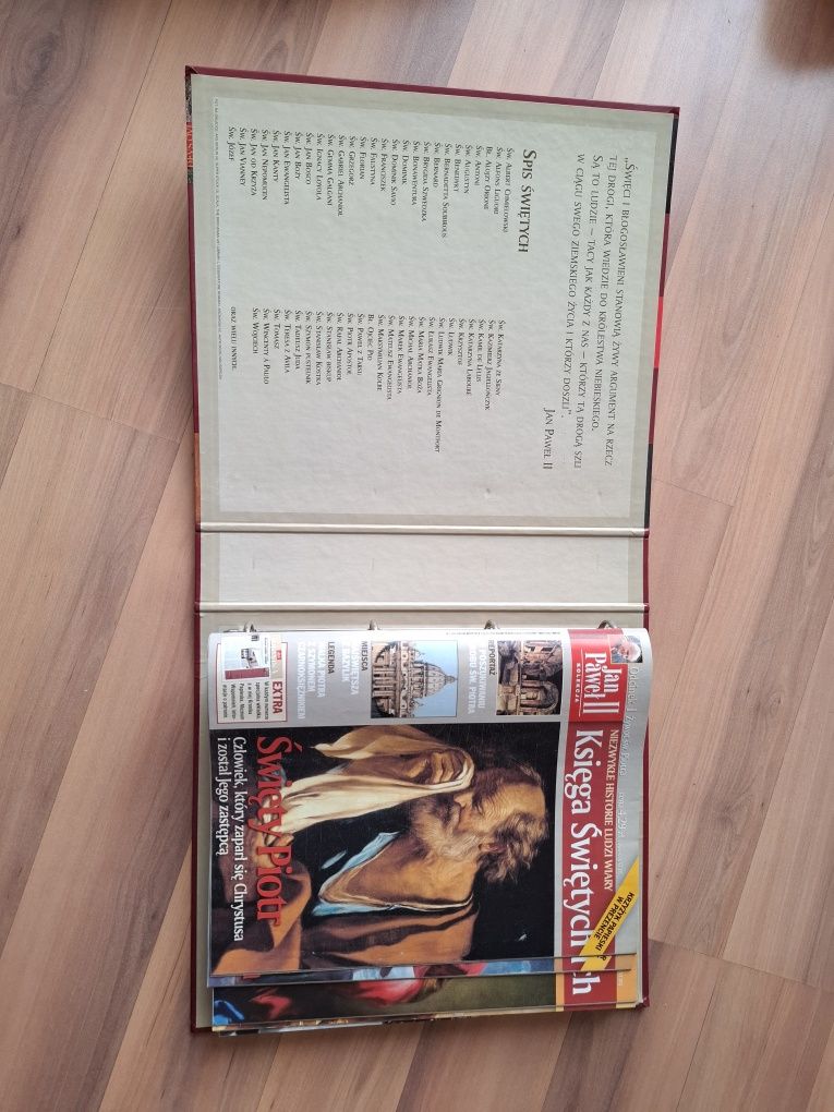 Jan Paweł II kolekcja "Księga świętych" w segregatorze