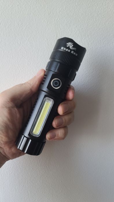 Яркий фонарь с зумом и COB