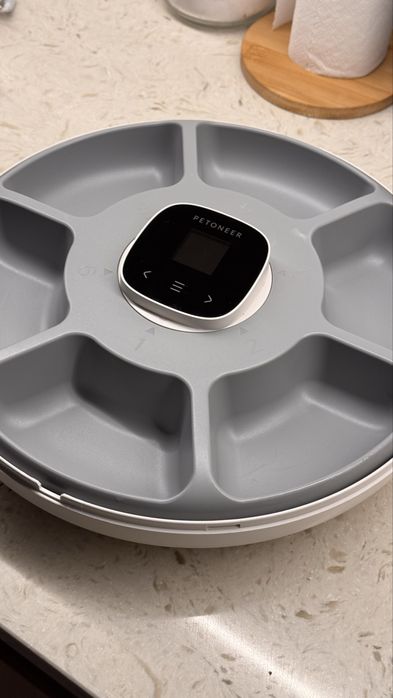 Дозатор корму для собак і котів Petoneer NutriSpin