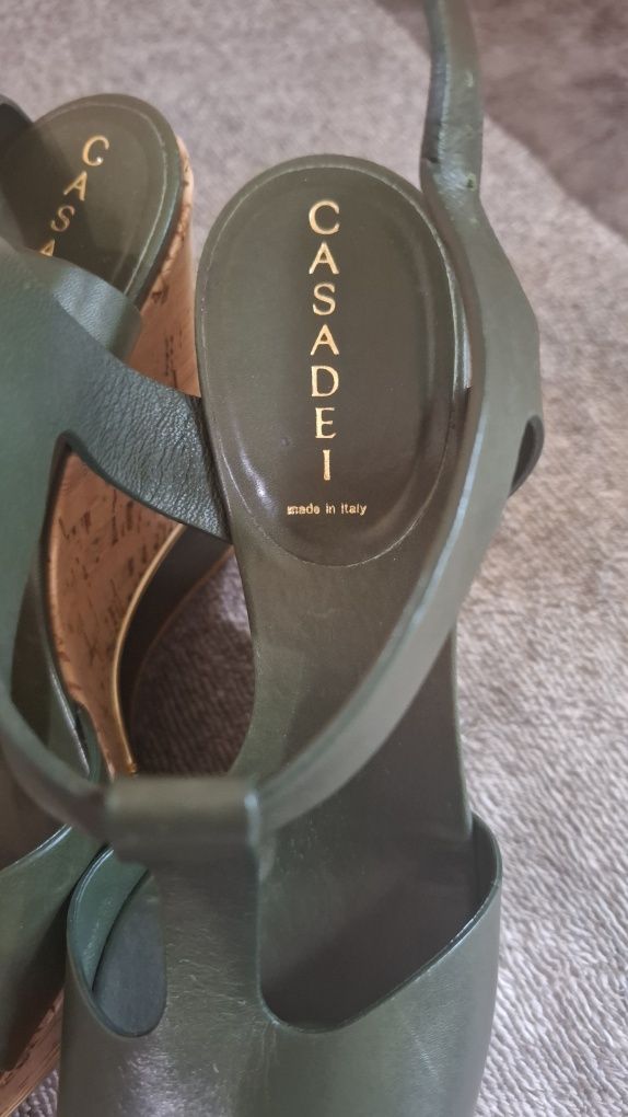 Босоніжки на танкетке Casadei
