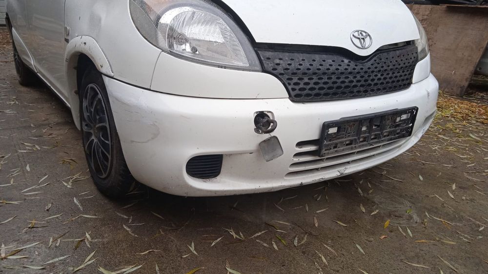 Zderzak przód Toyota Yaris Verso 2002 lak. 068