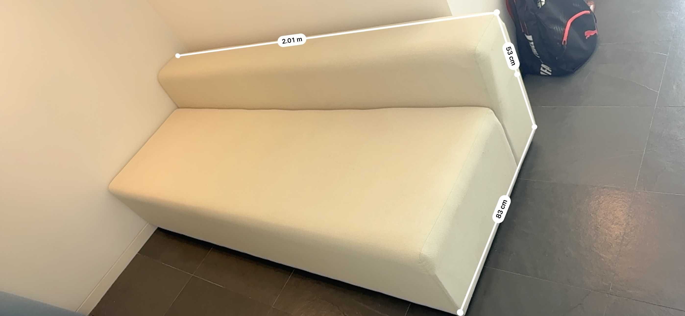 Beige Sofa - Sofá Bege