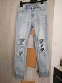 Spodnie dżinsy z dziurami