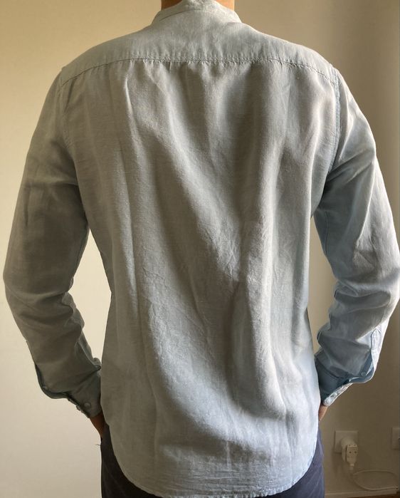 Camisa azul clara tamanho M