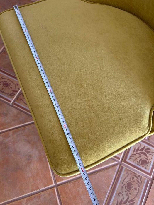 Cadeirão em Tecido Amarelo Anti-Gato - Excelente Estado