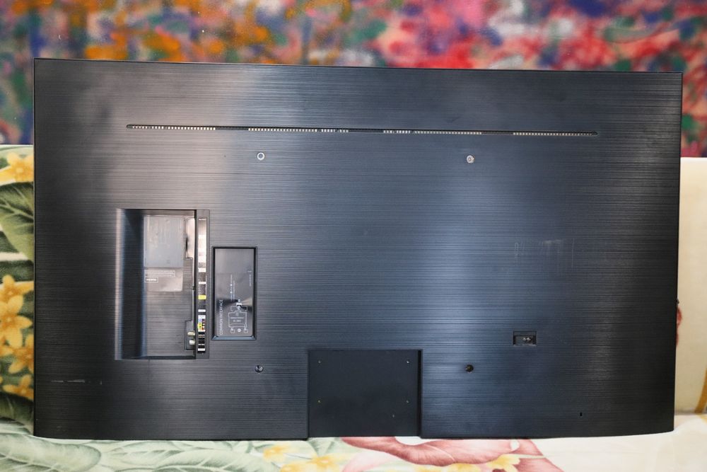 Samsung  UE 55KU6459U     55  дюймов