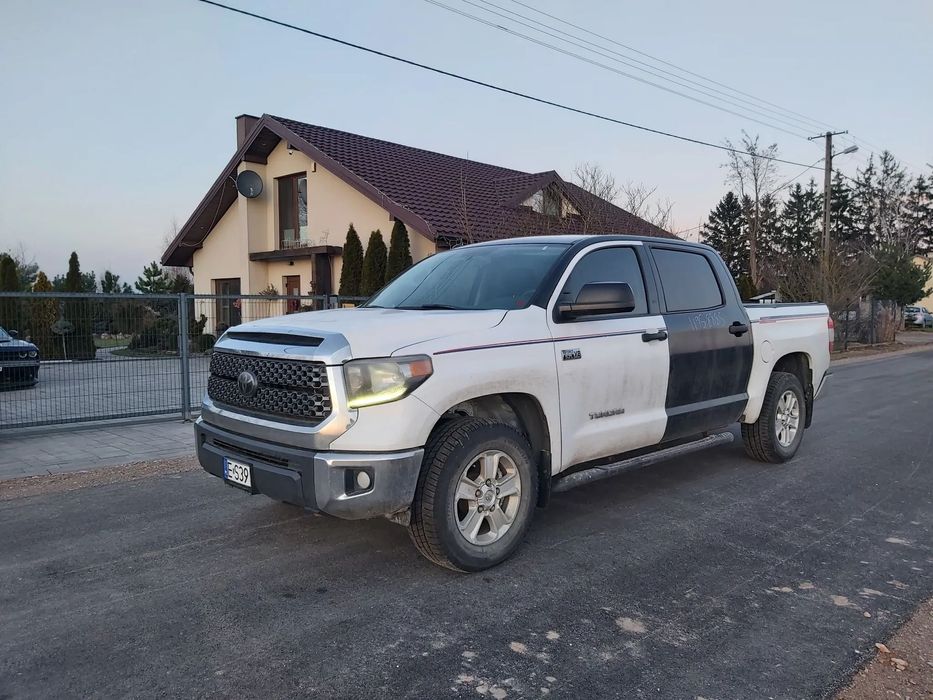 Toyota Tundra Toyota Tundra CREW MAX 5,7 Iforce 12.2017.  PROJEKT do dokończenia