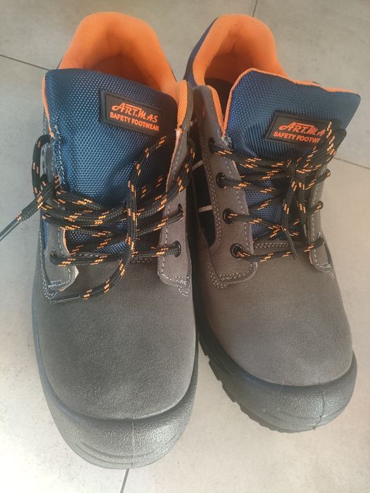 Sprzedam buty robocze nowe 45