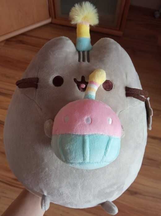 PUSHEEN z tortem w czapce 27cm BIRTHDAY PARTY kot zabawka dla dziecka