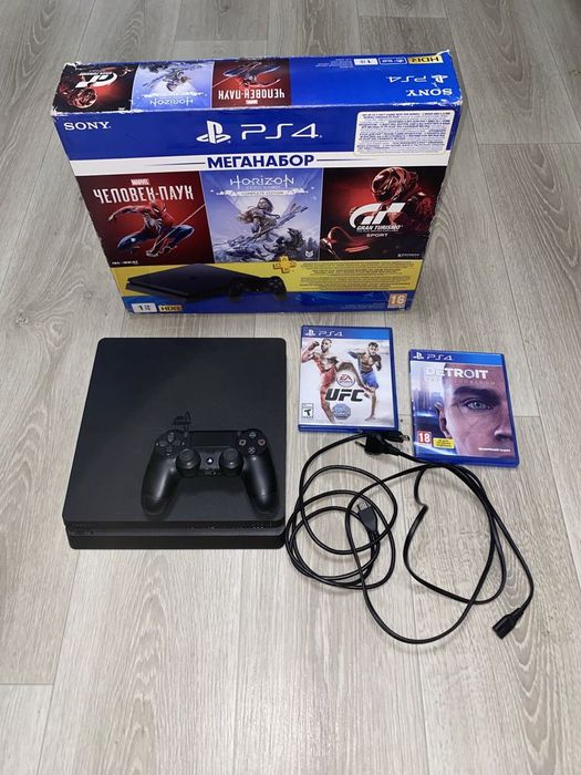 Продам Sony PlayStation 4 Slim 1ТБ + в подарунок 2 гри!