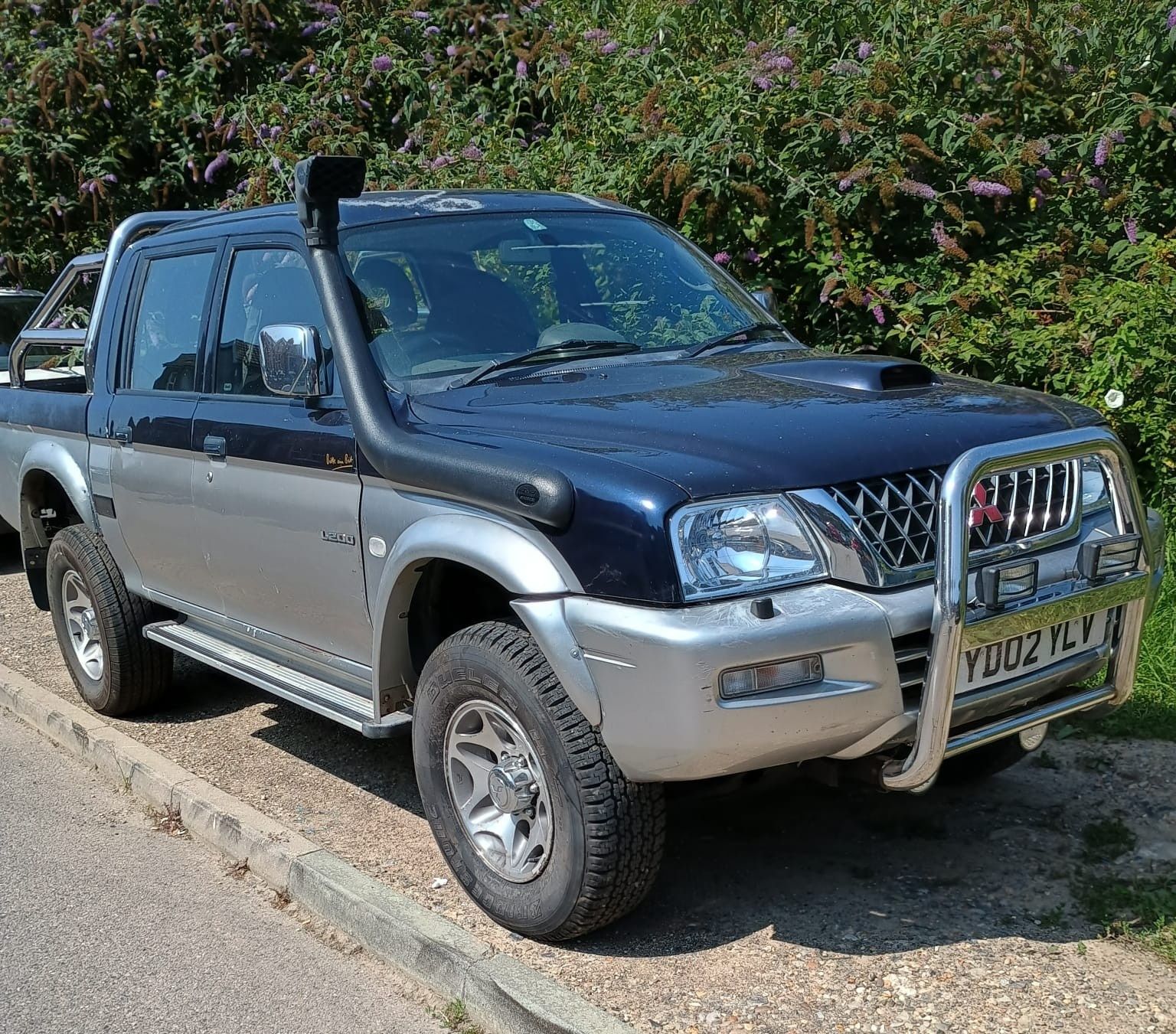 Mitcubishi Міцубісі L 200 пікап для військових 2002
