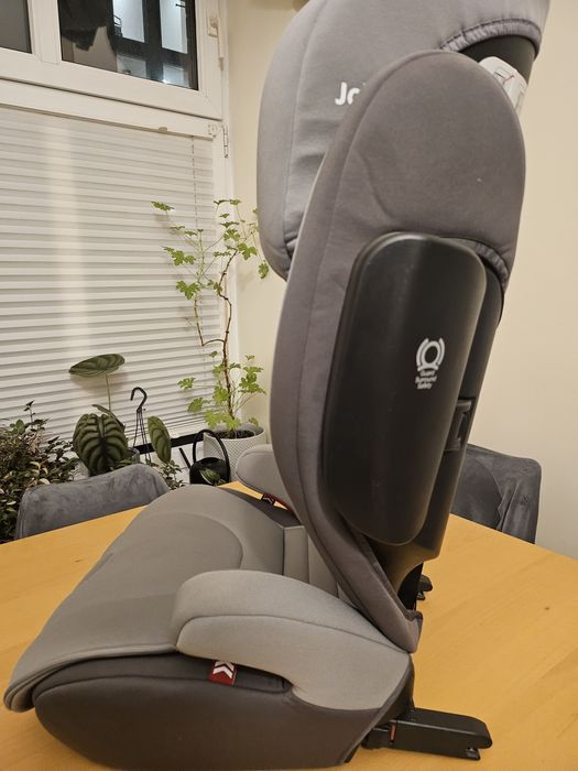 Fotelik samochodowy Joie Traver