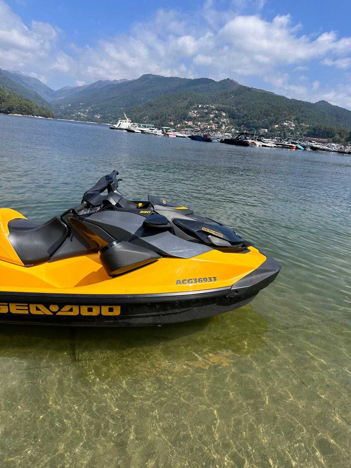 Mota de Agua seadoo GTR 230 com Sistema de Som capa e atrelado