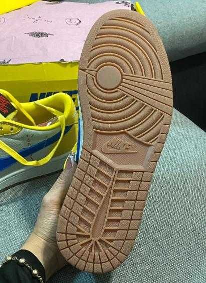 Travis Scott x air Jordan 1 low og wnms canary EU 42