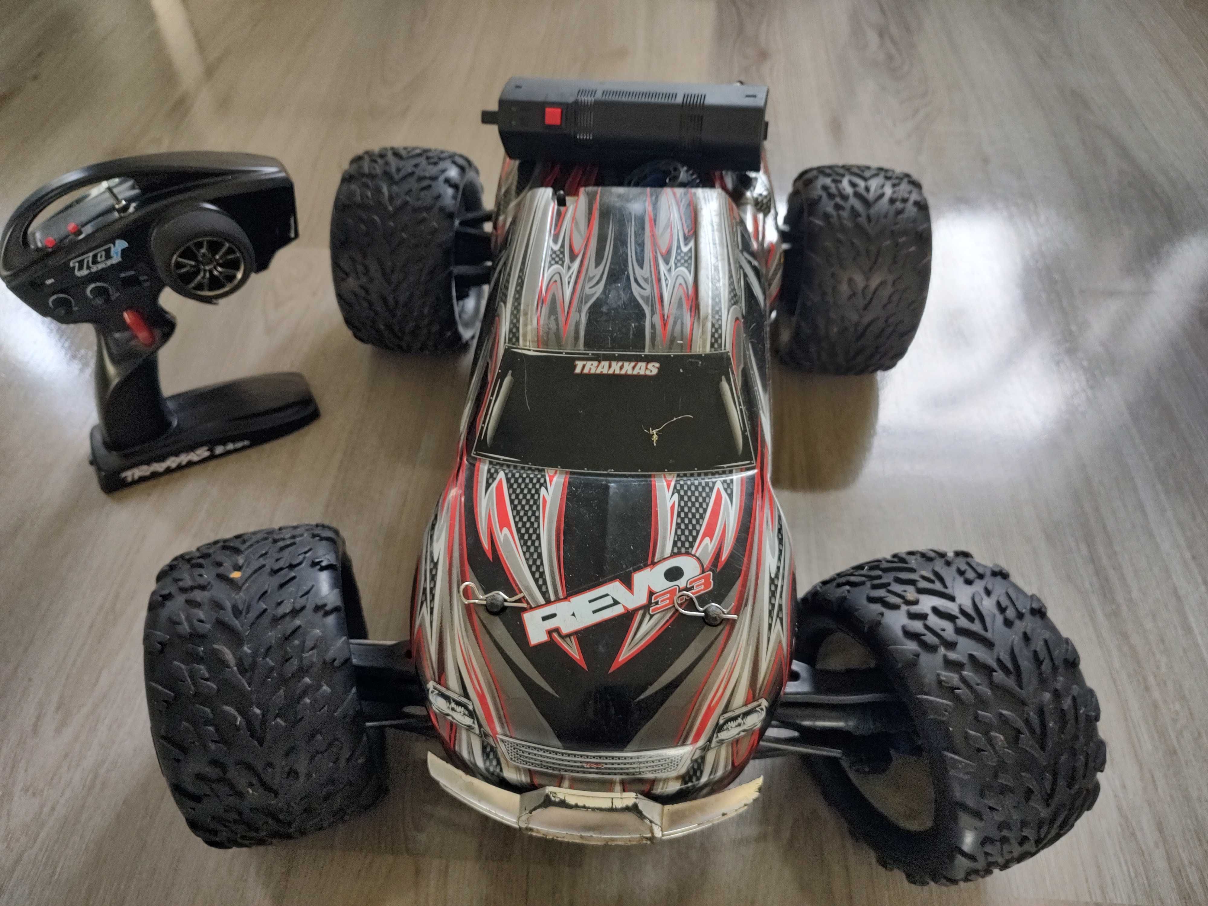 Traxxas revo 3.3 nitro