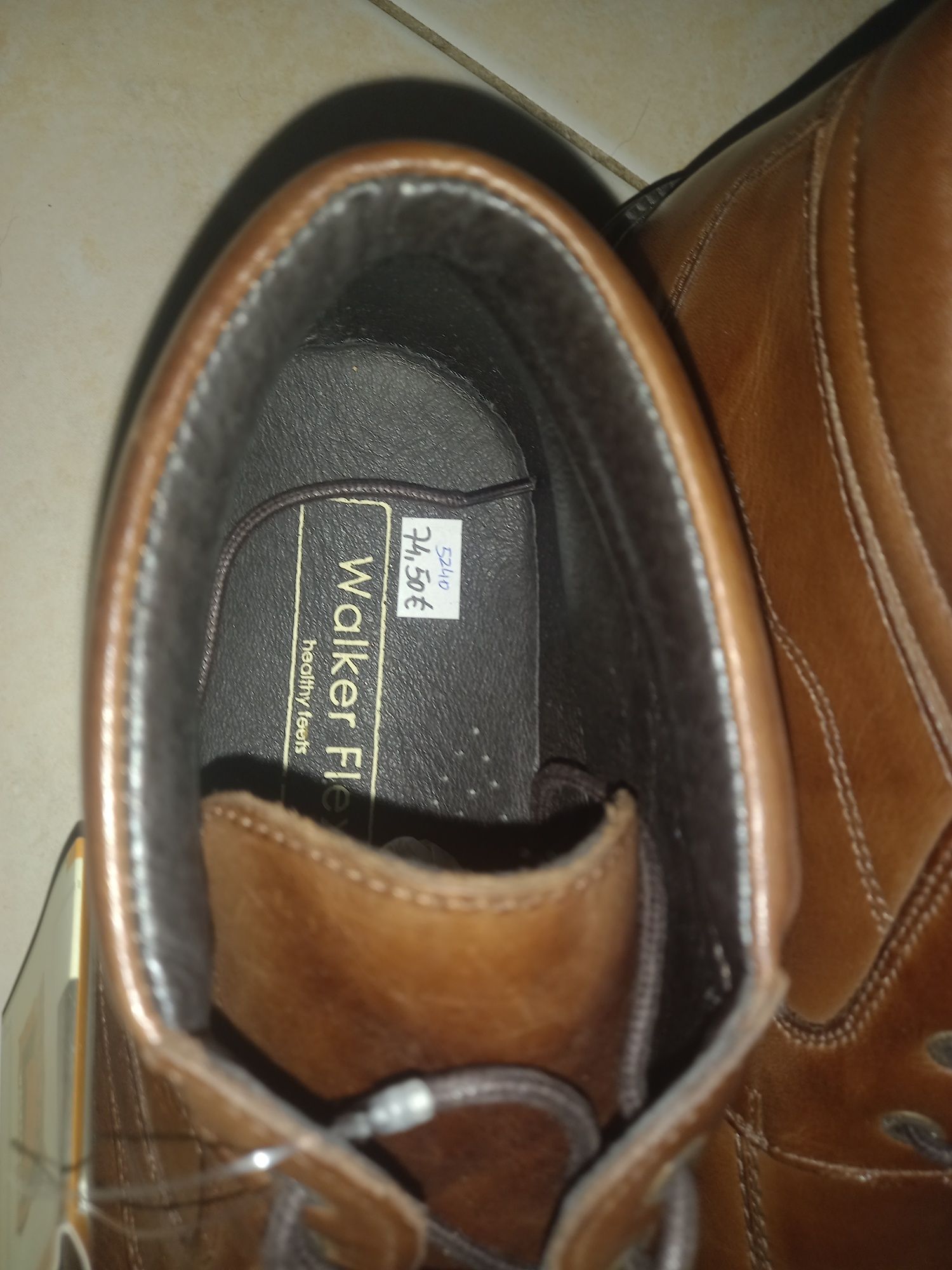 Vendo botins  em pele novos nunca usados
