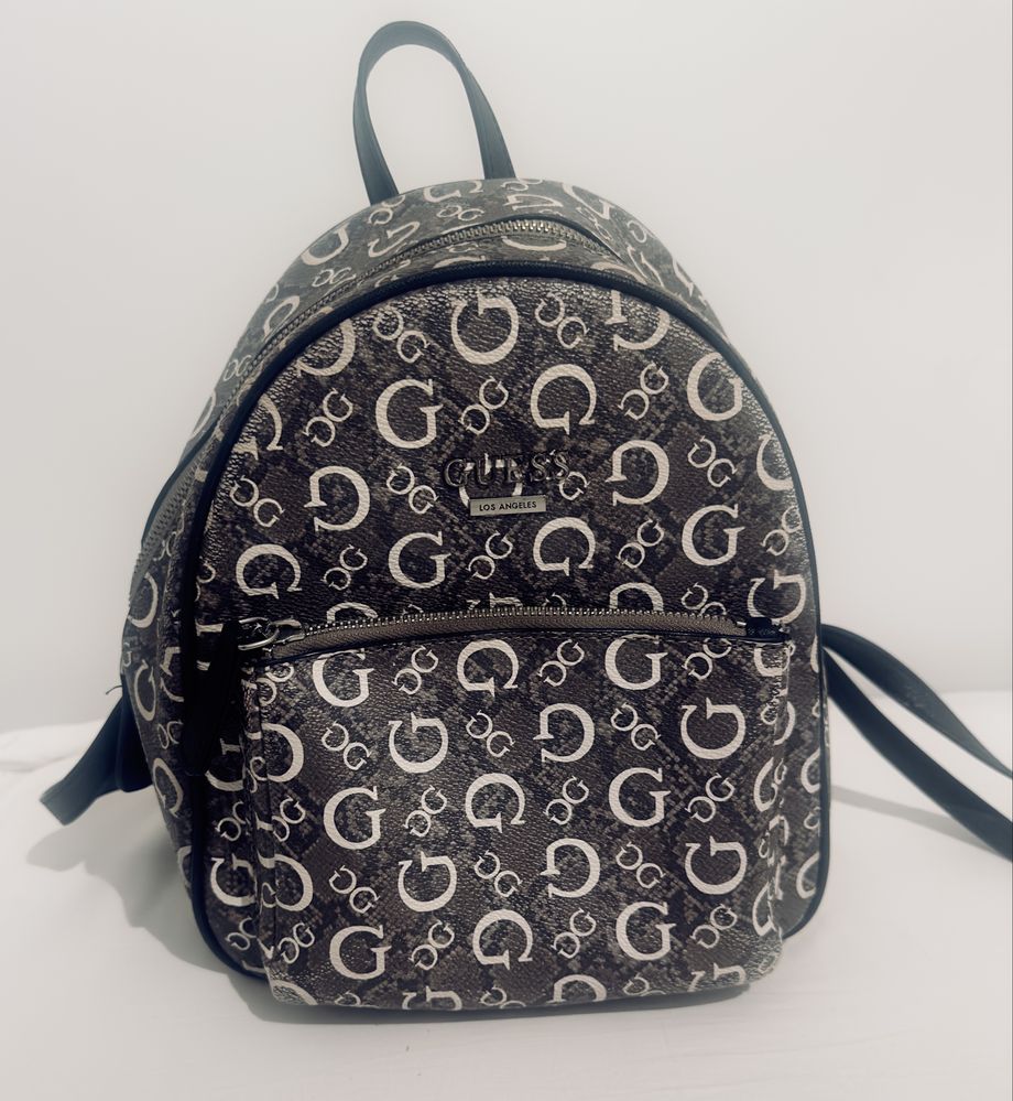 Mochila guess pouco usada
