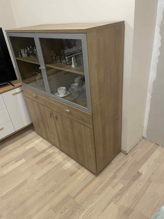 Regał na szkło lub książki