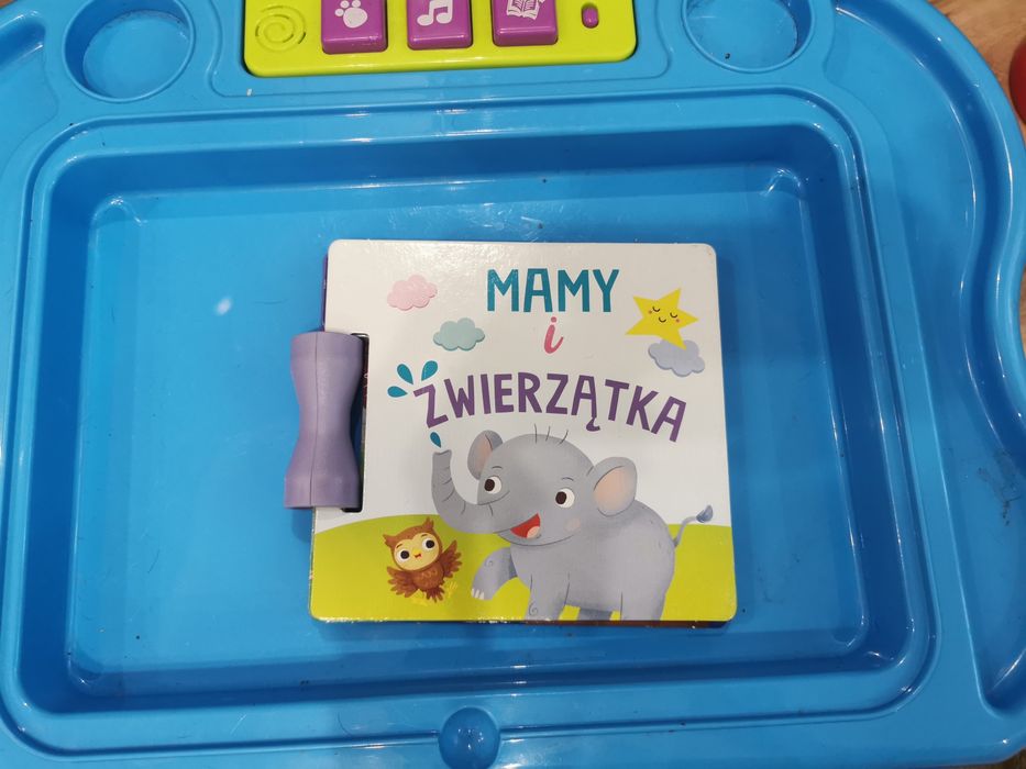 Stolik grający pierwsze biurko