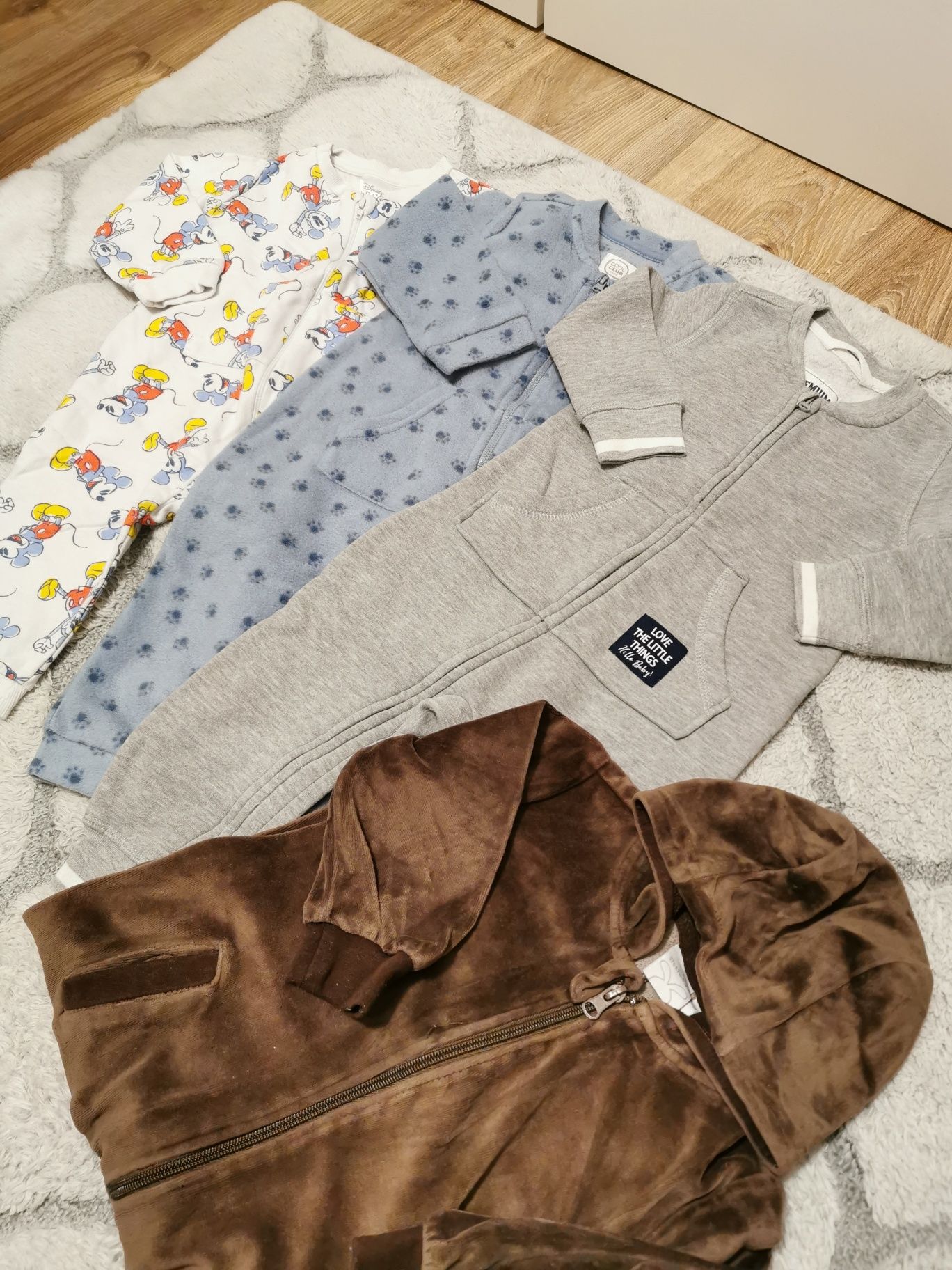 Zestaw 4 dresów niemowlęcych r. 80