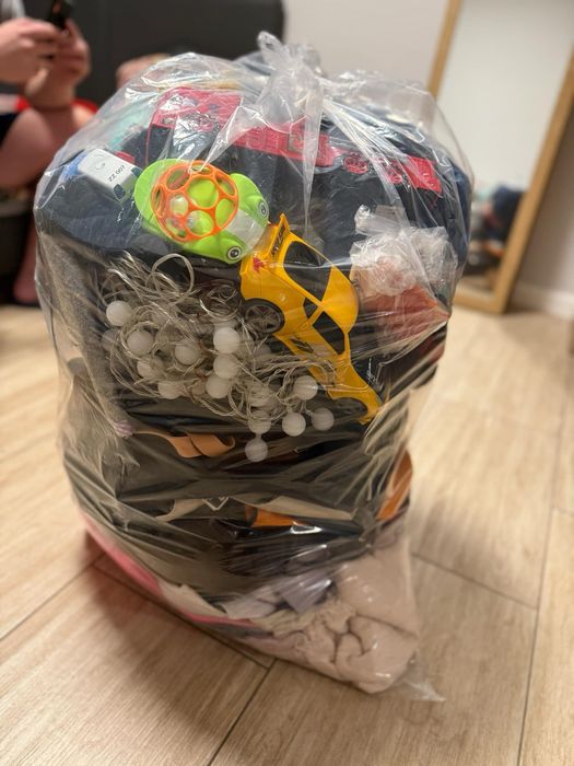 Worek ciuchow oraz zabawek