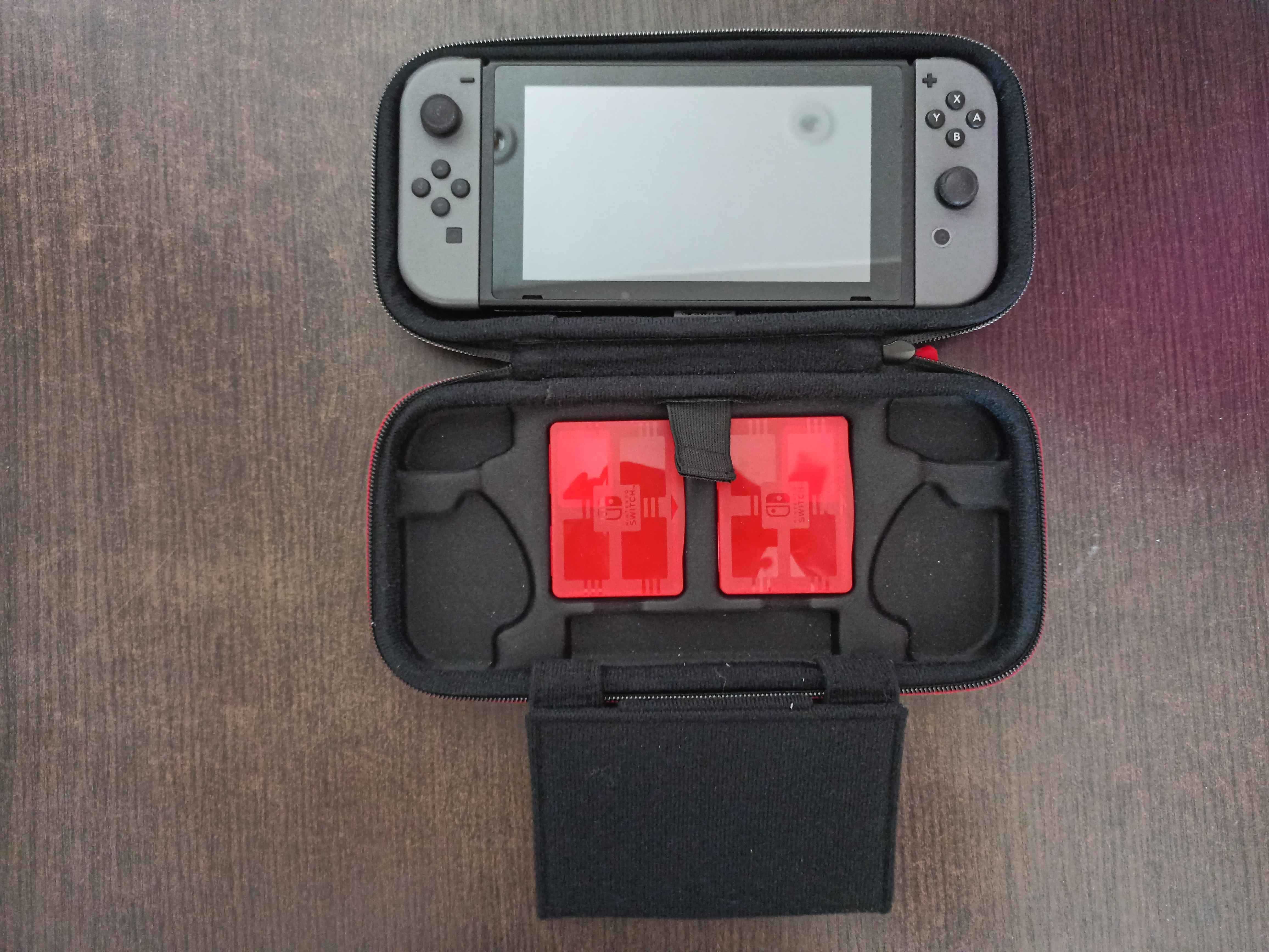 Nintendo Switch (ciemnoszary) + pokrowiec + gra + karta pamięci 128GB