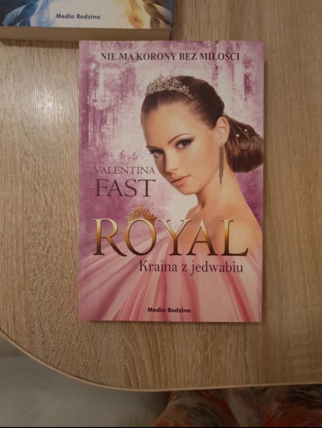 Royal. Valentina Fast