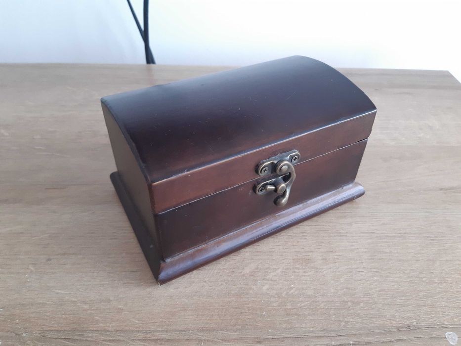 szkatułka skrzyneczka kuferek na biżuterię