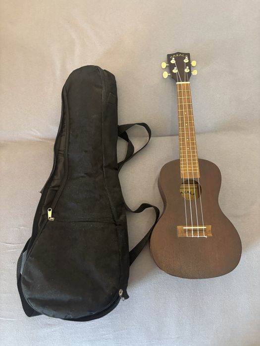 Ukulele Makala z pokrowcem