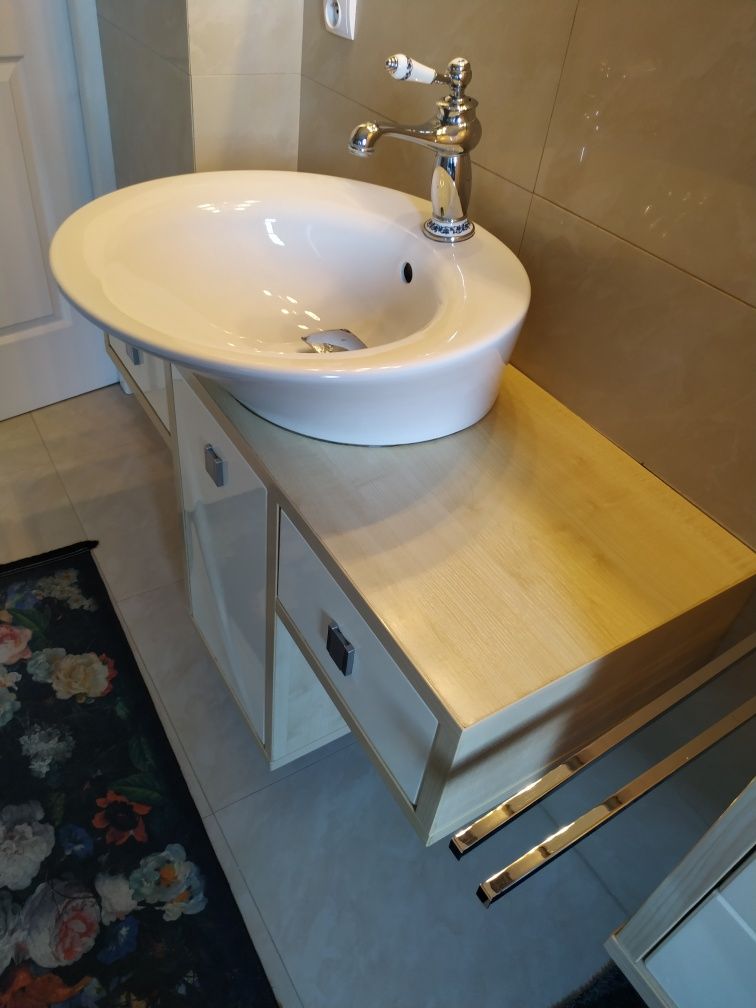 Umywalka ceramiczna nablatowa zjawiskowa