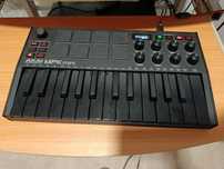Controlador midi akai mpk mini