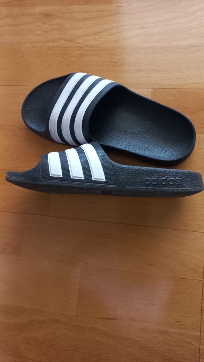 Chinelos adidas pretos