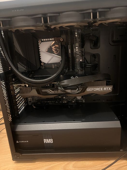 Vendo PC Gaming + Monitor + Comando
