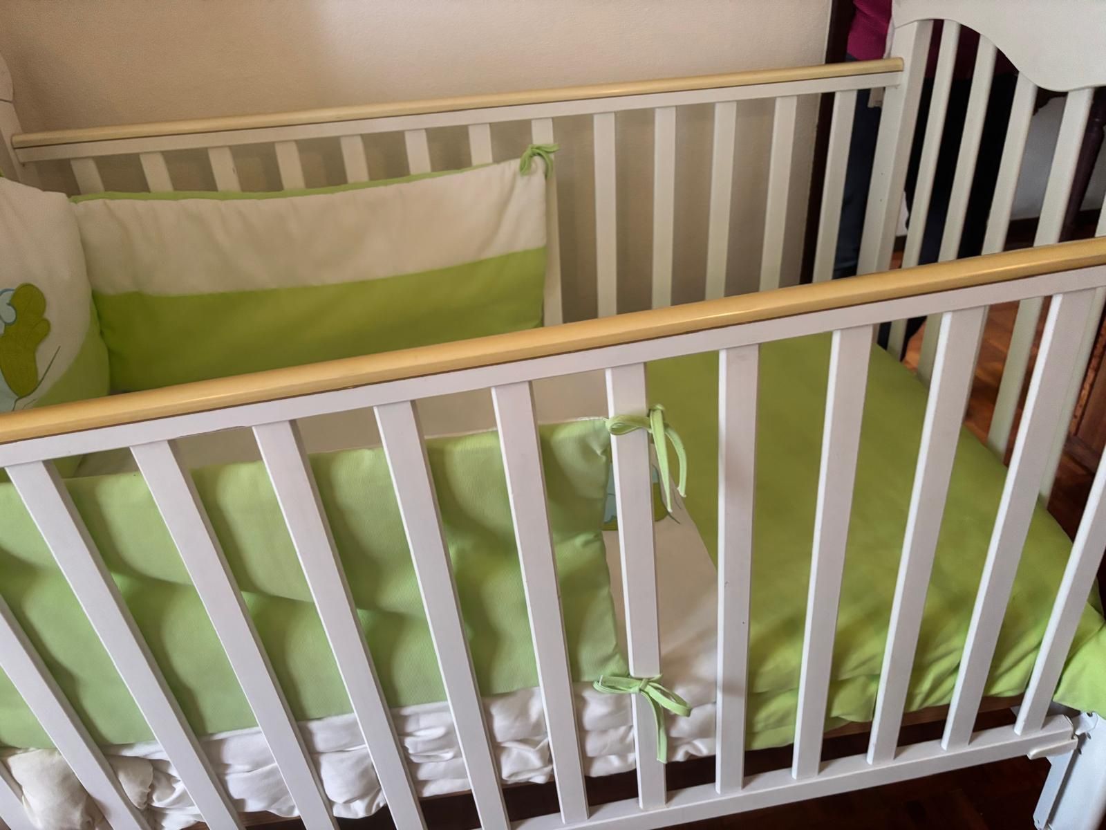Cama de bebé- Trama- oferta de todos os adereços