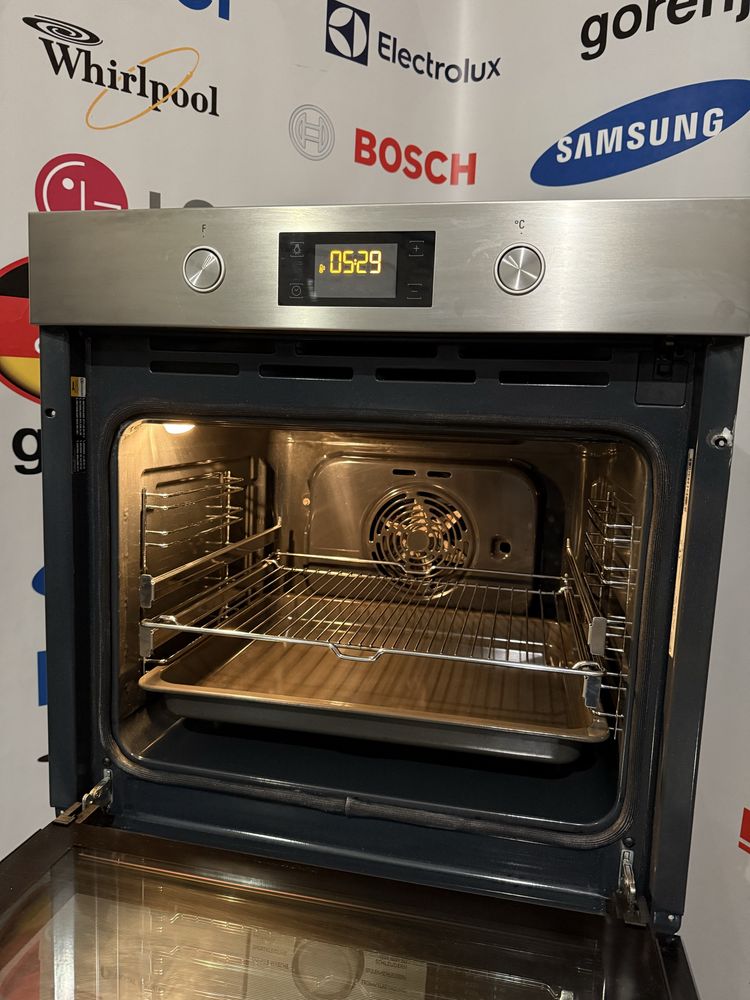 Вбудована духовка/духова шафа Bauknecht BAR2 KP8V2 IN 71л/ бу техніка