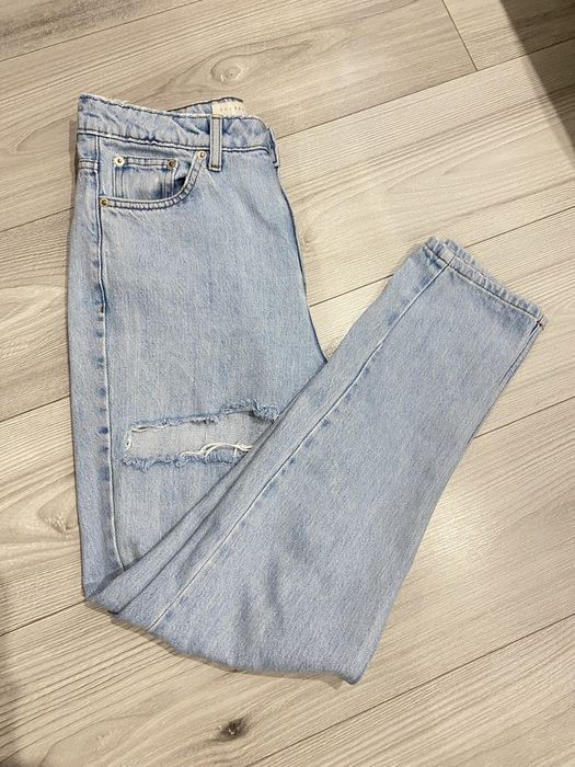 Jasne spodnie jeansy denim fit mom bawelna z przetarciami wysoki stan