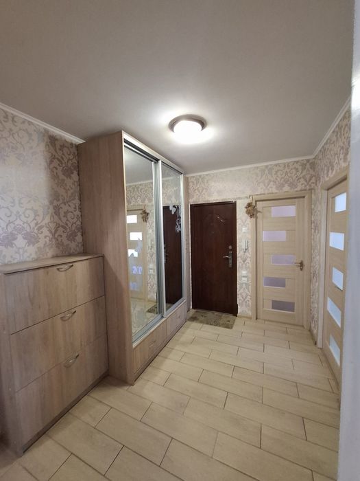 Продаж 3-кімнатної квартири на вул. Келецька, 126 Вишенька,