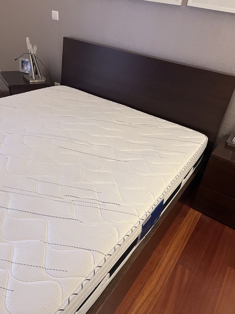 Cama madeira maciça com estrado