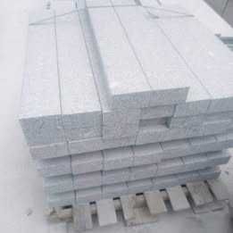 Lancil de granito serrado