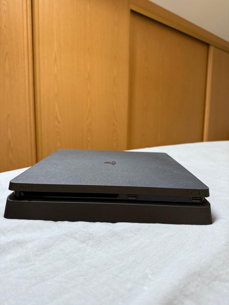 Playstation 4 (COMO NOVA)