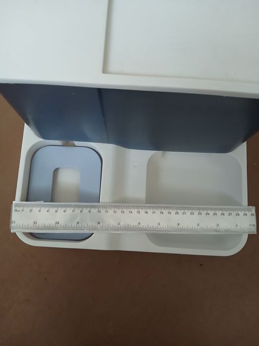 Кормушка и поилка для кошек