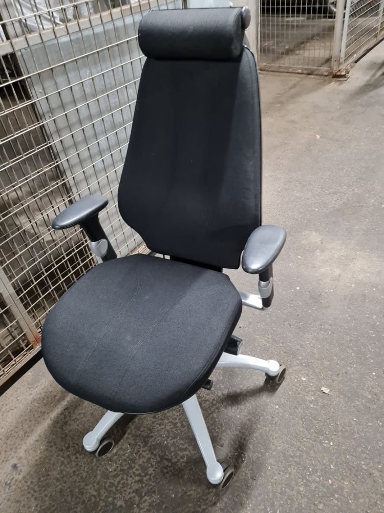 Krzeslo biurowe RH na kółkach
