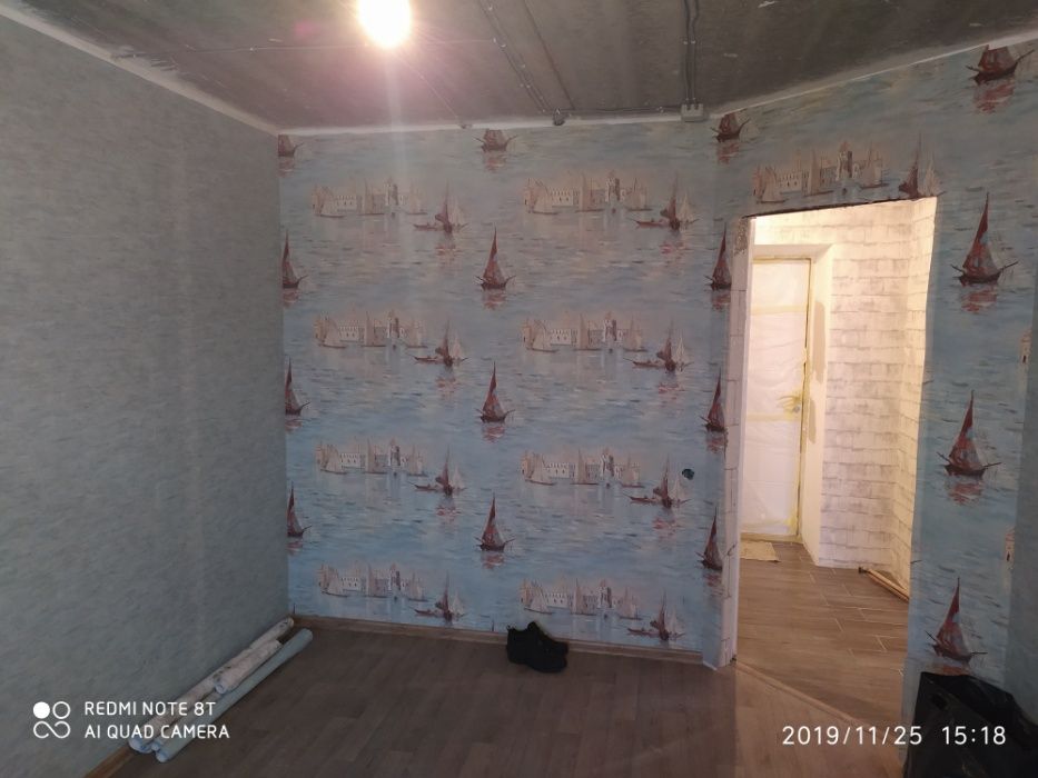 Поклейка шпалер швидко та якісно, Поклейка обоев.