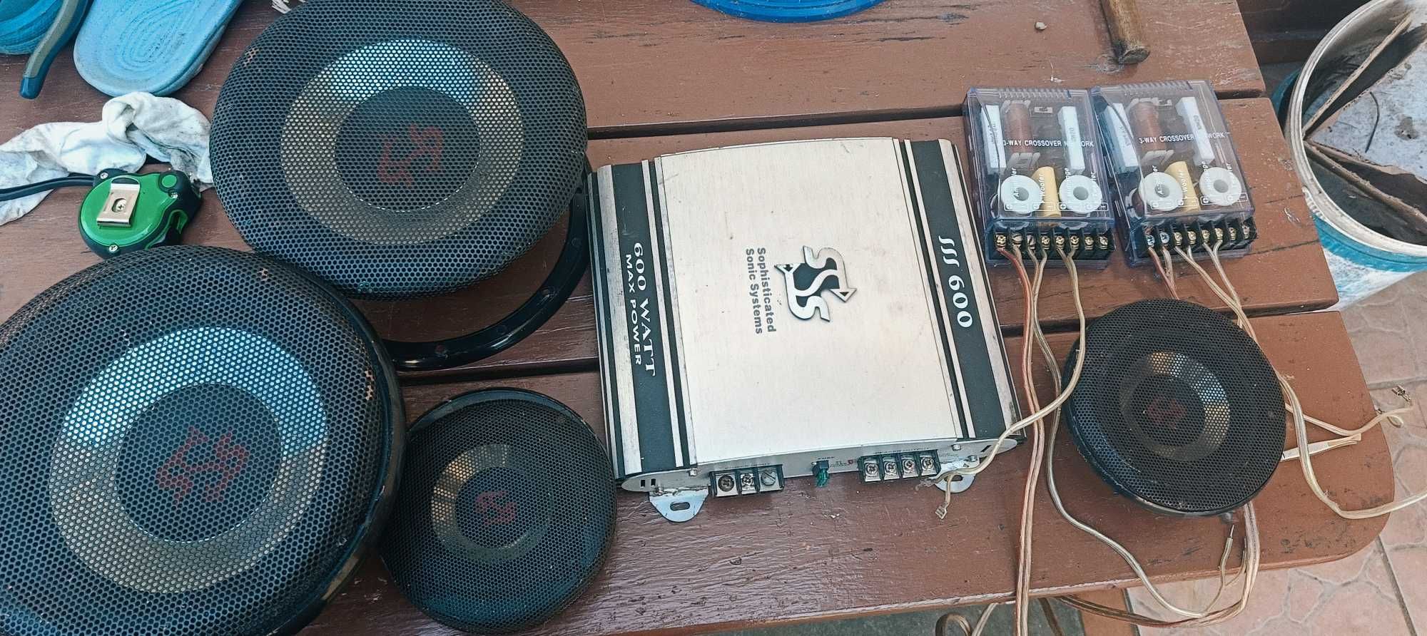 Sprzedam wzmacniacz 600W plus głośniki plus zwrotnice