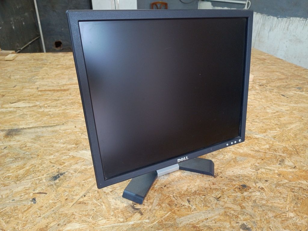 Monitor LCD Dell 19 cali