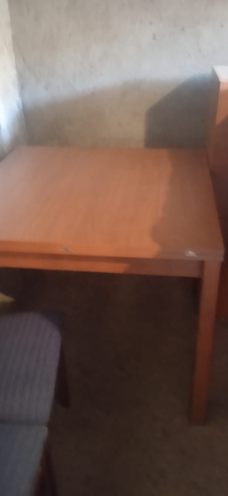 Mesa de madeira extensível c/4 cadeiras