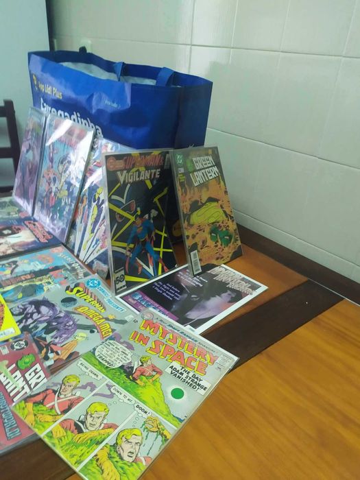 Vendo Lote de   200 Comics americanos, diversos títulos e épocas