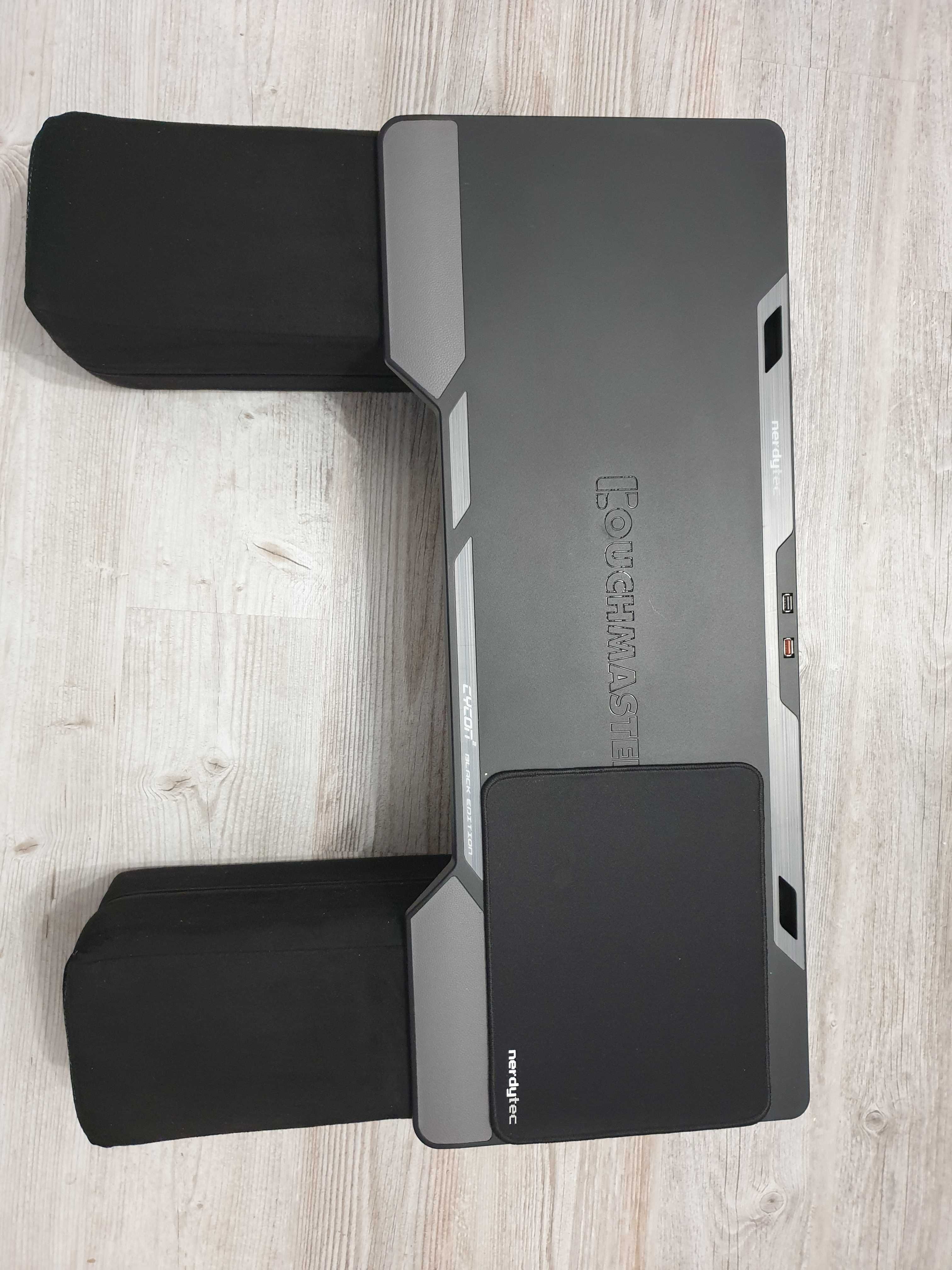 Sprzedam. Podstawkę pod laptom z poduszkami. OKAZJA!!!