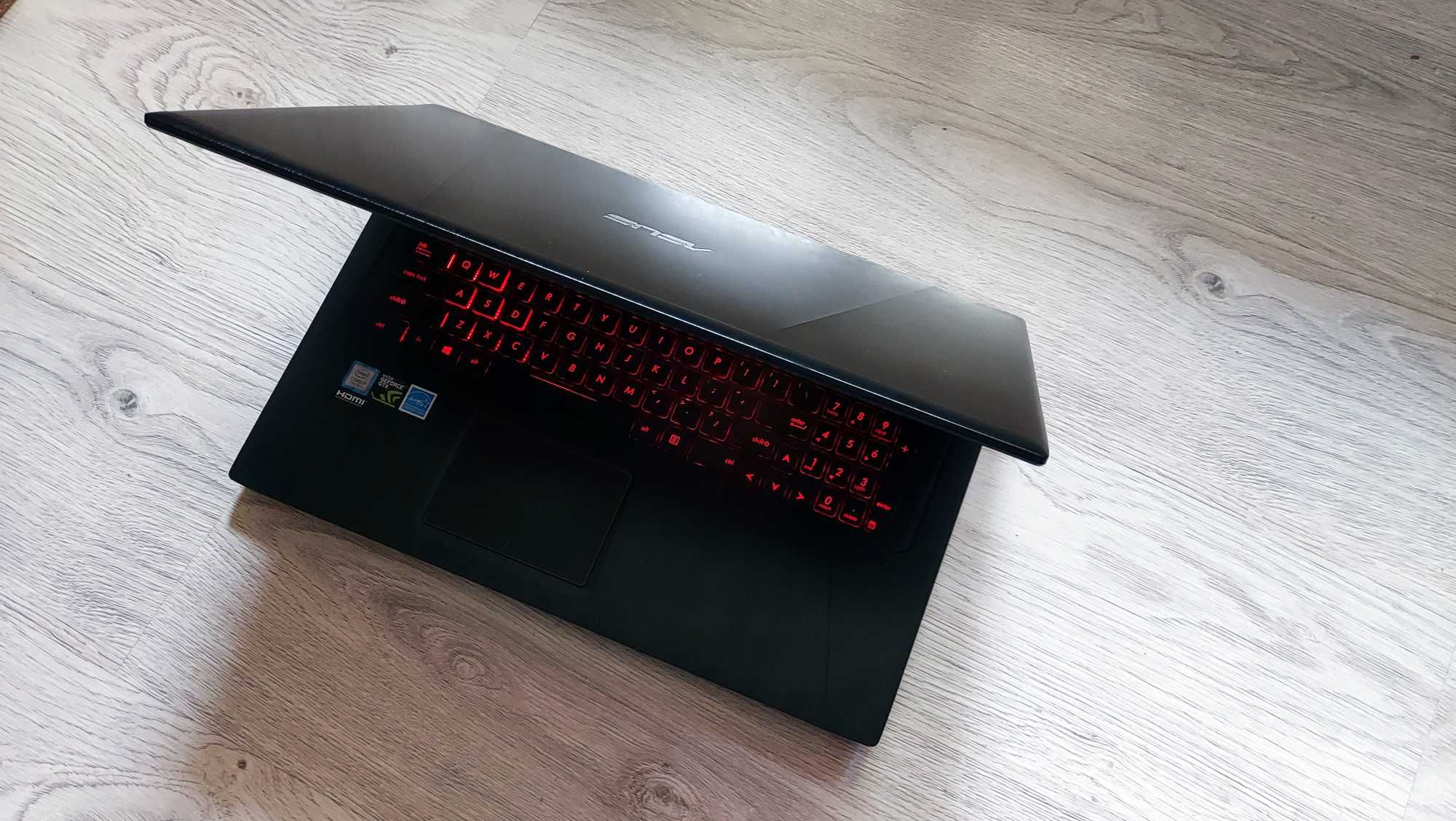 Asus ROG Strix Gaming 17,3" - i7 GTX1050Ti 16GB SSD256GB+1TB