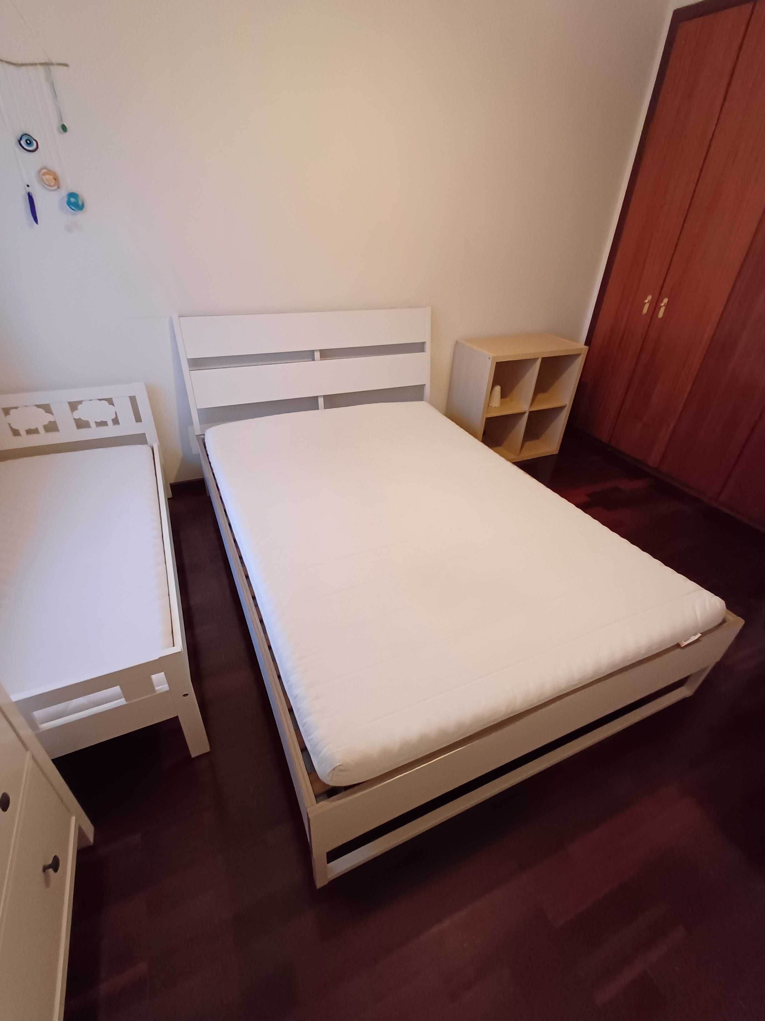 Cama casal com estrado e colchão